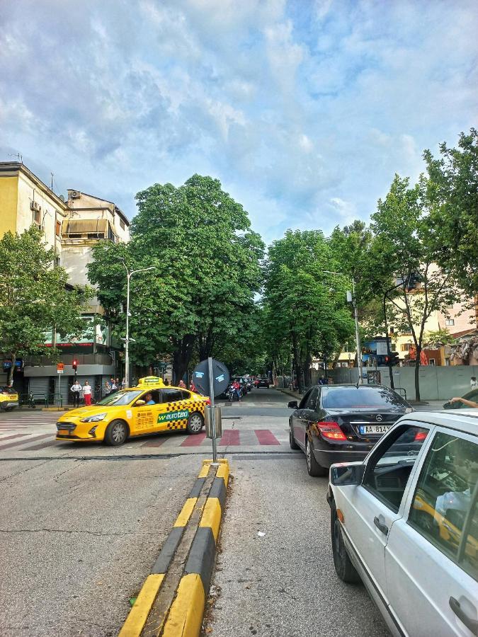 Cozy & Stylish Apartment Tirana Bagian luar foto